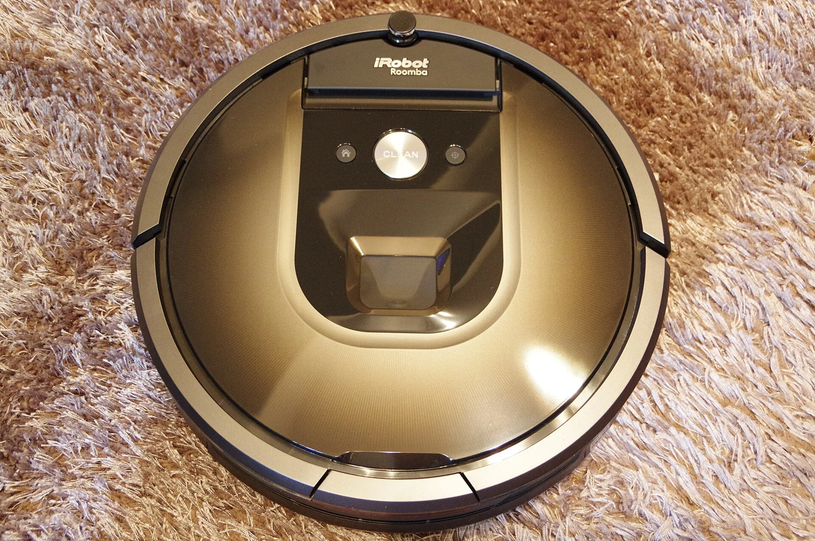 iRobot Roomba 980, fotografado em 2015. Foto de arquivo; não é o aparelho de desenvolvimento J7 citado na investigação sobre imagens vazadas.
