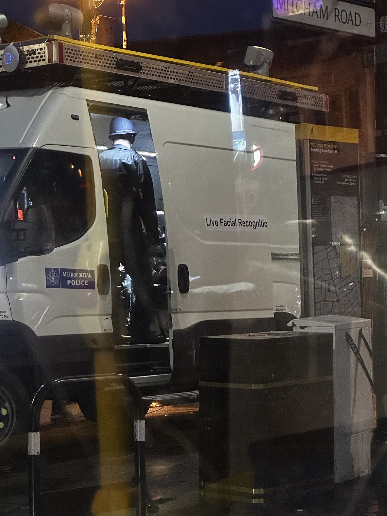Veículo de reconhecimento facial em Londres