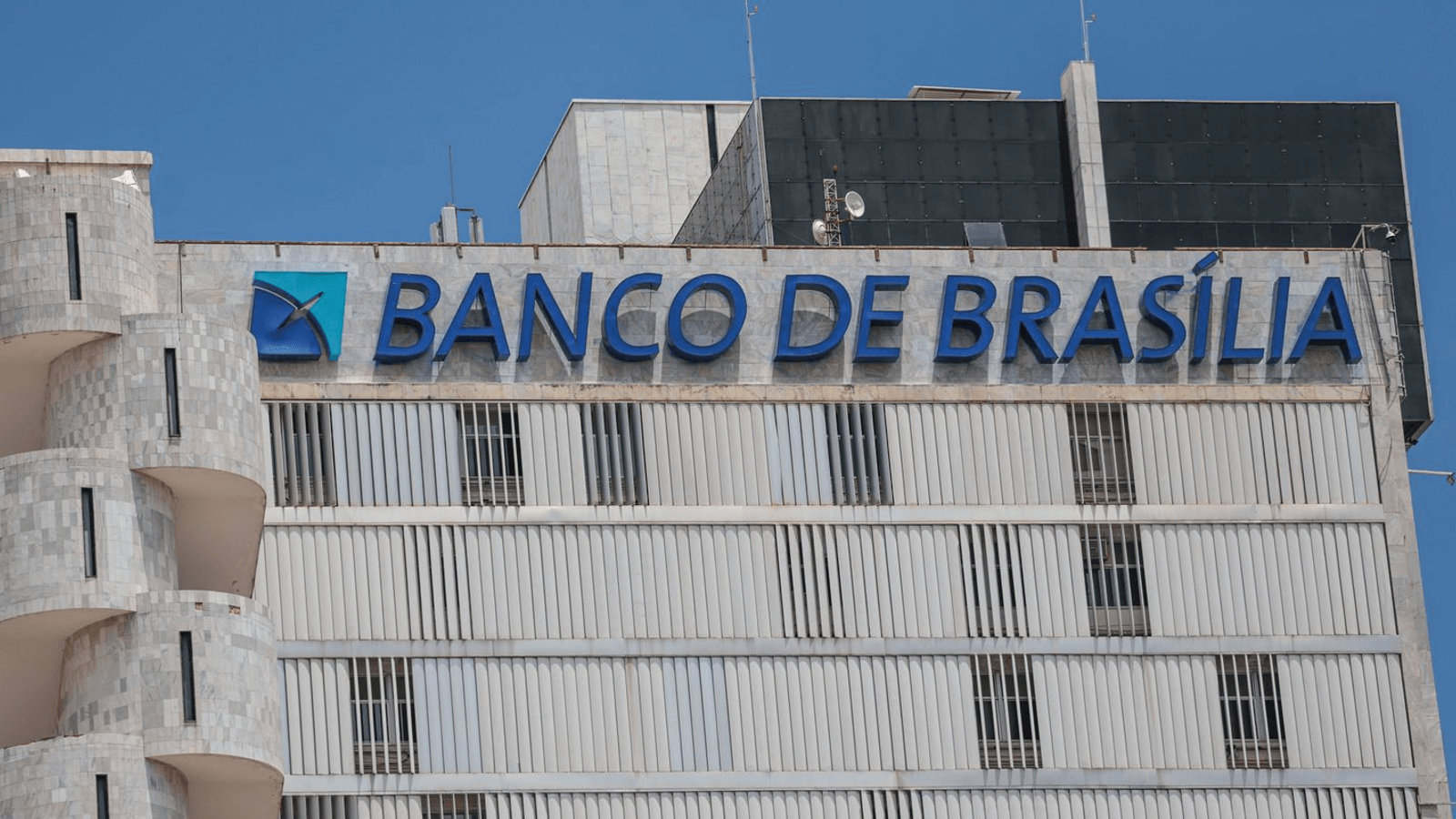 Fachada de uma unidade do Banco de Brasília