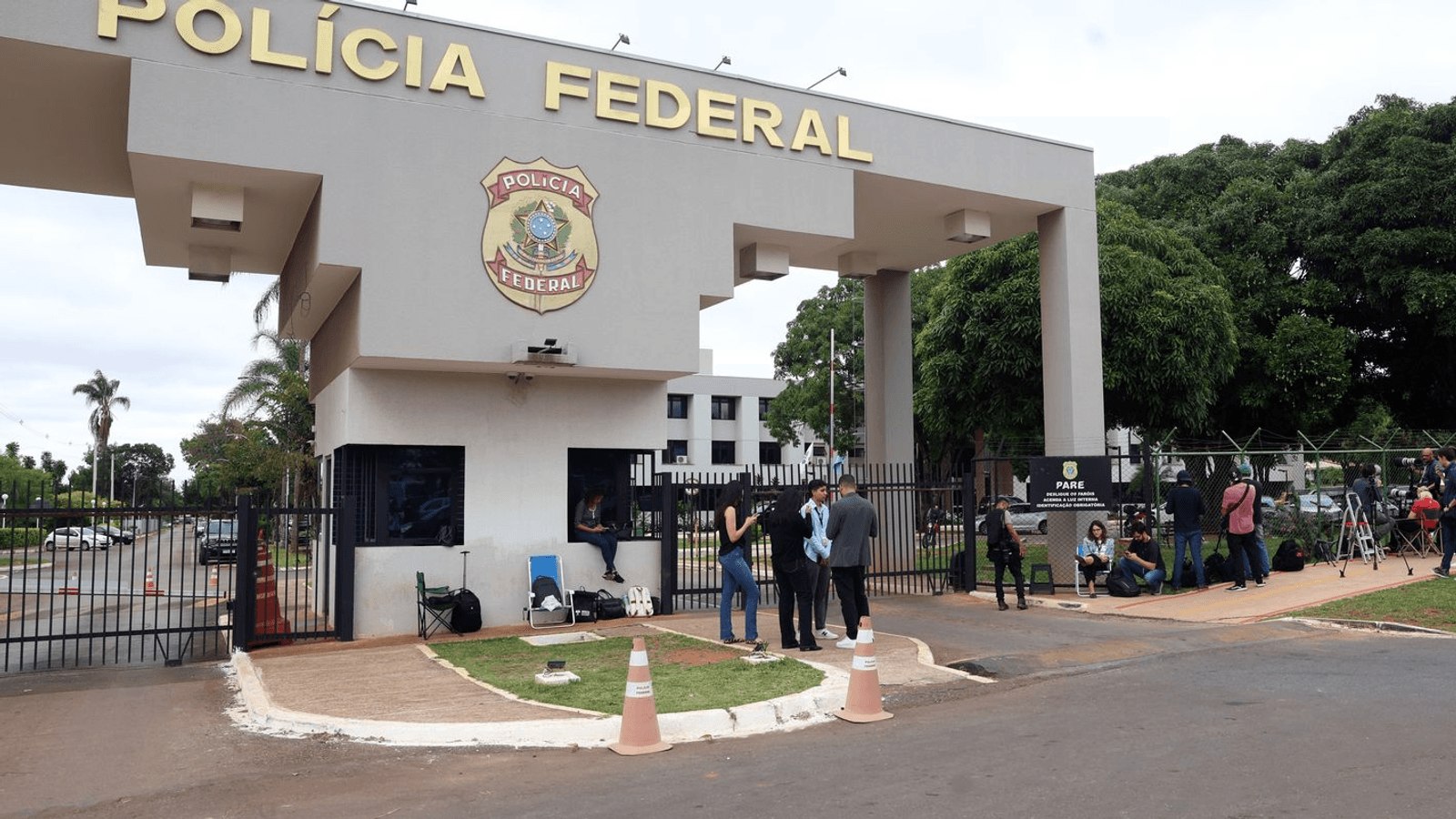 Movimentação diante da sede da Polícia Federal, em Brasília