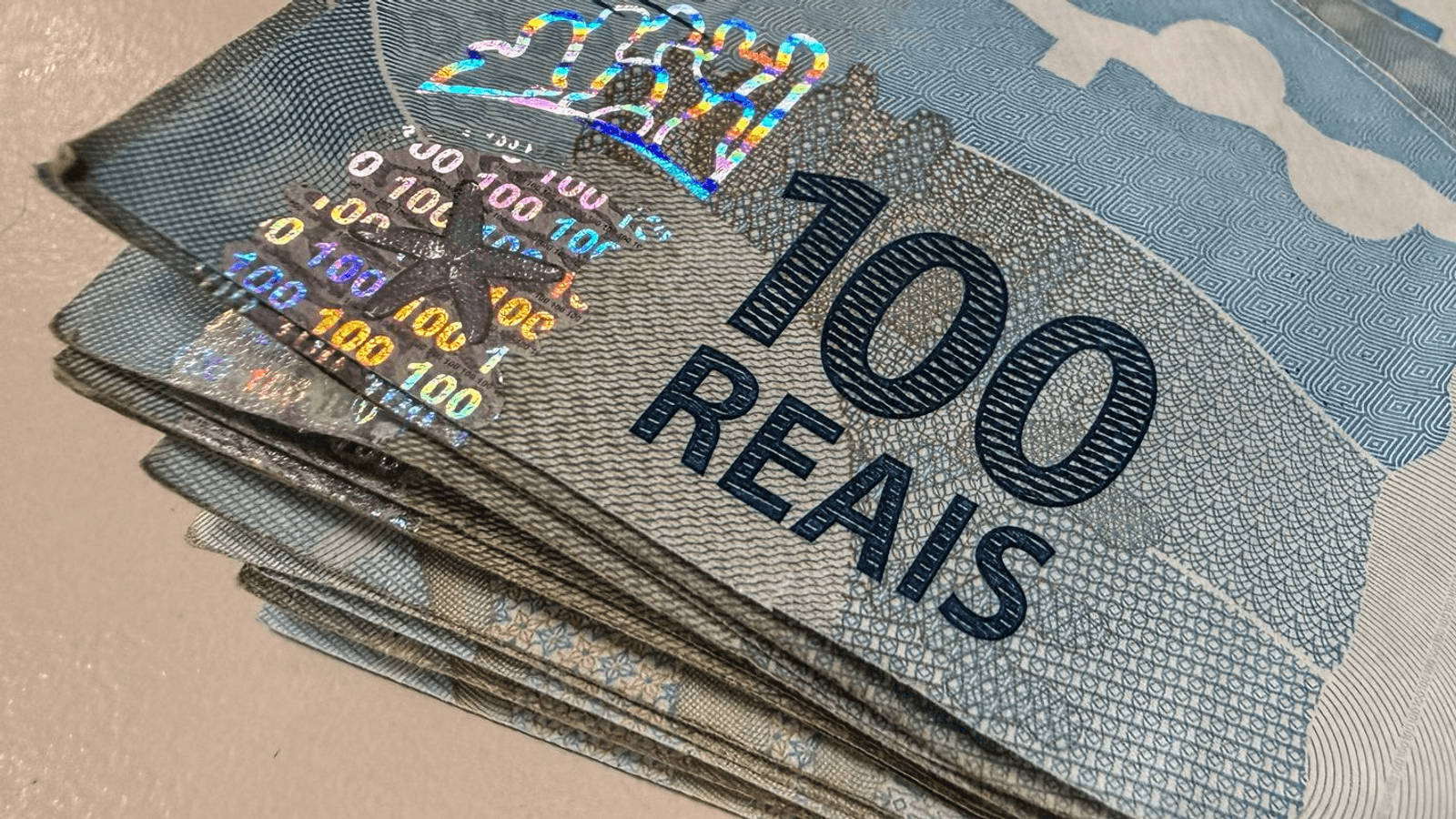 Cédulas de cem reais
