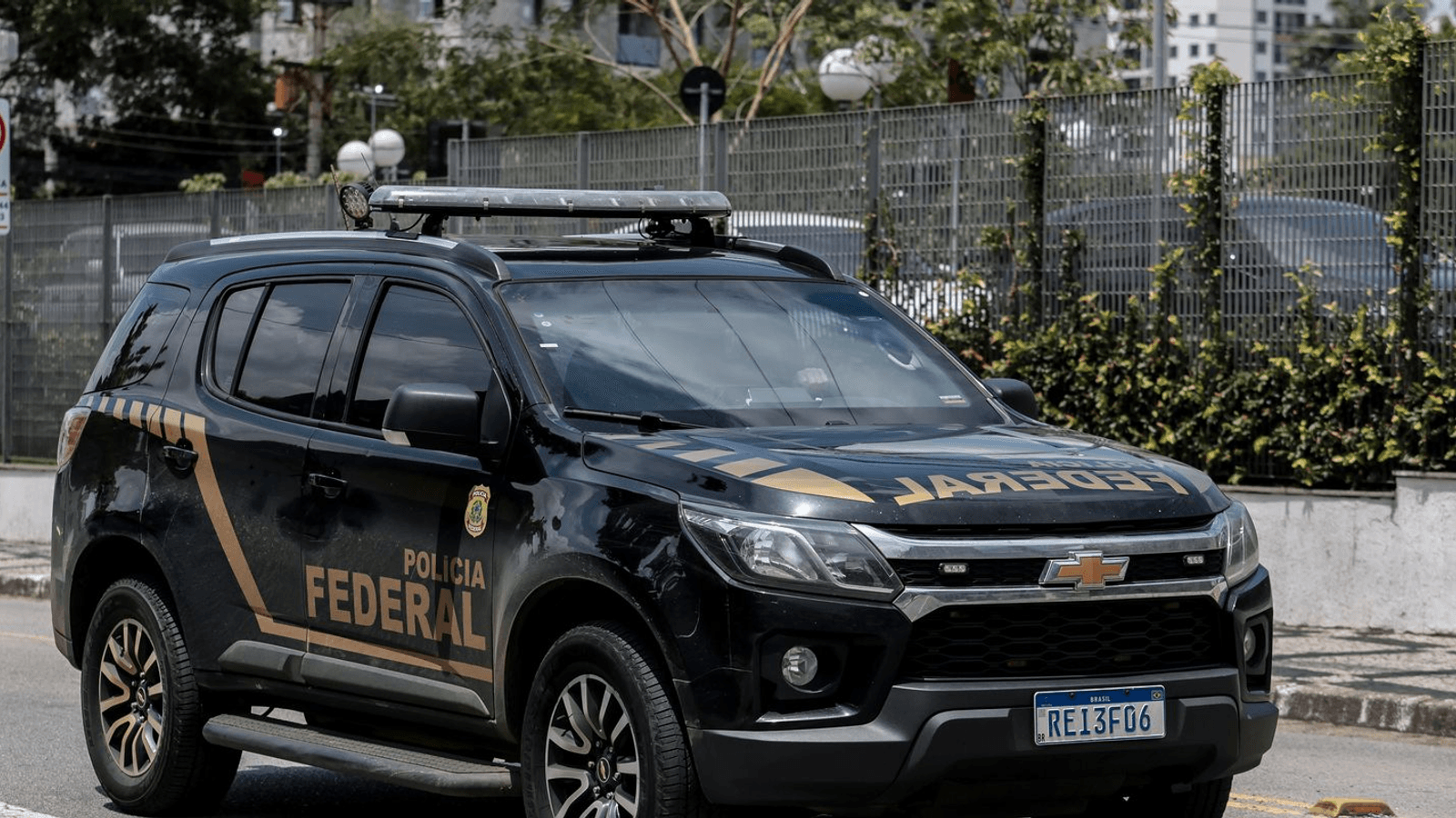 Movimentação de policiais federais e jornalistas em São Paulo